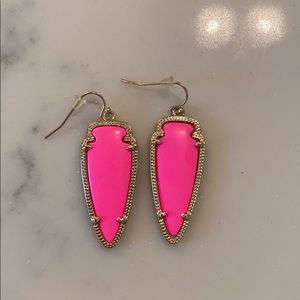 hot pink kendra scott earrings